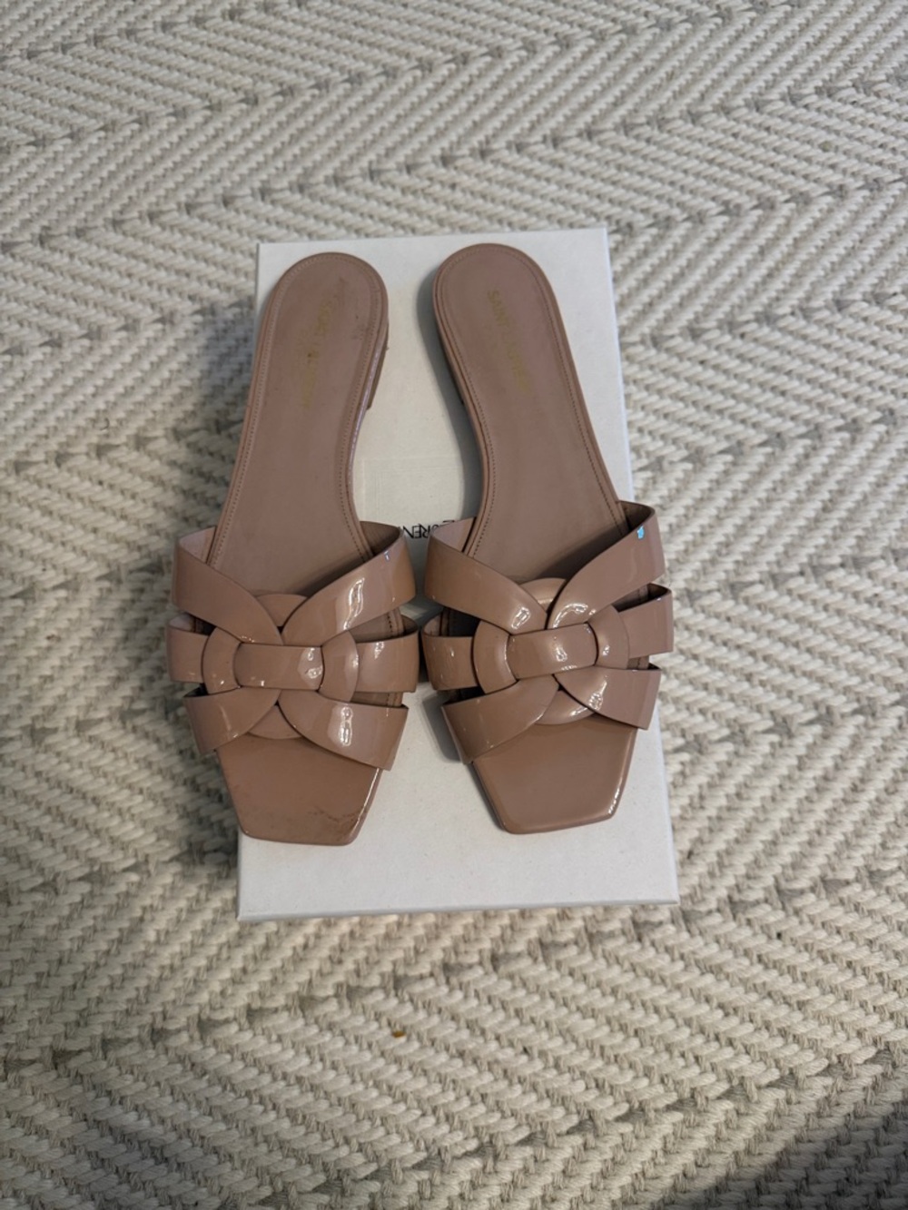 Yves Saint Laurent Patent Leather tribute flat Slide Sandals - tan size 39.5